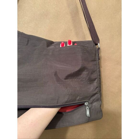 Baggallini Neighborhood Laptop Bag - Picture 6 of 8